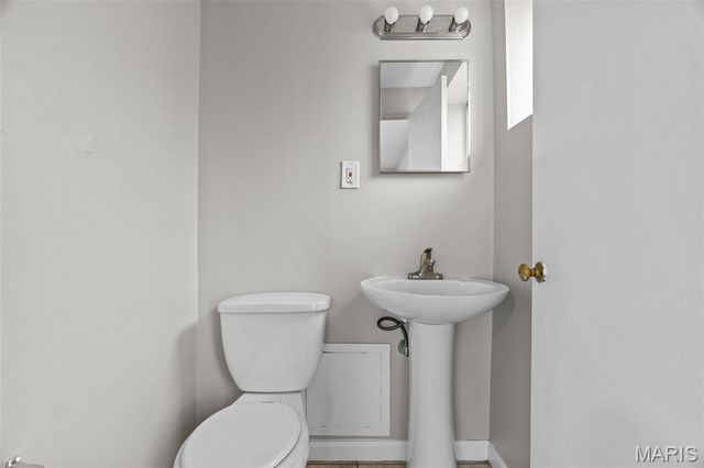 1000 Wild Cherry Lane, University City, MO 63130