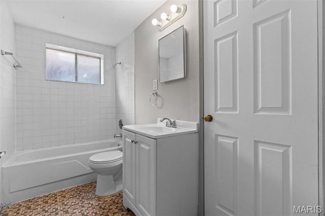 1000 Wild Cherry Lane, University City, MO 63130