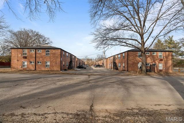 1000 Wild Cherry Lane, University City, MO 63130