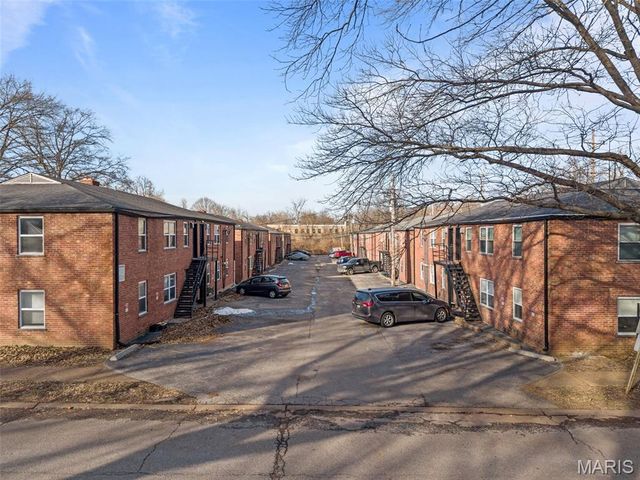 1000 Wild Cherry Lane, University City, MO 63130
