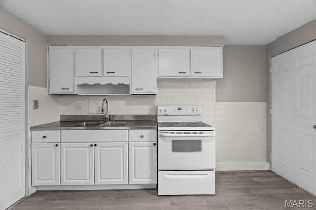 1000 Wild Cherry Lane, University City, MO 63130