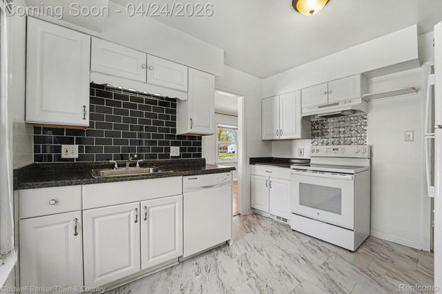 27691 Lexington Parkway, Southfield, MI 48076