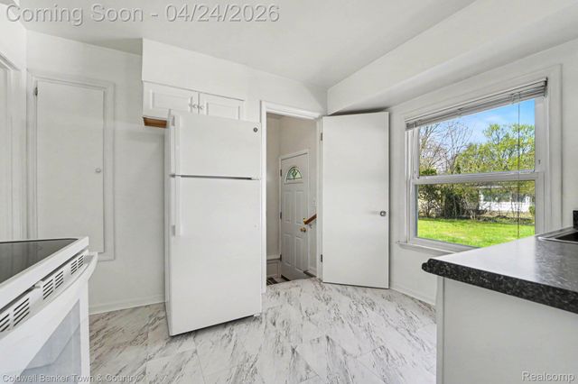 27691 Lexington Parkway, Southfield, MI 48076