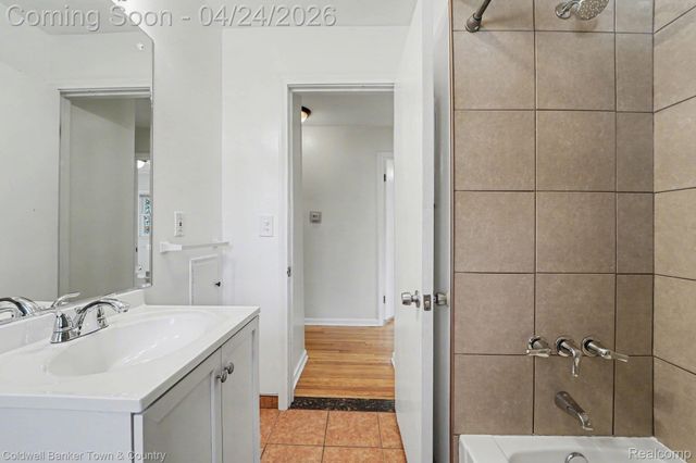 27691 Lexington Parkway, Southfield, MI 48076