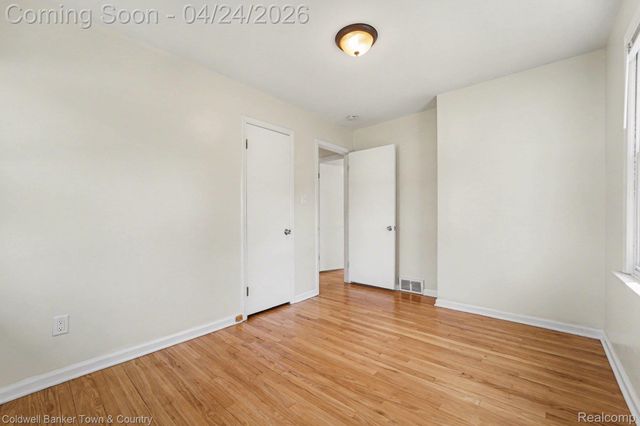 27691 Lexington Parkway, Southfield, MI 48076