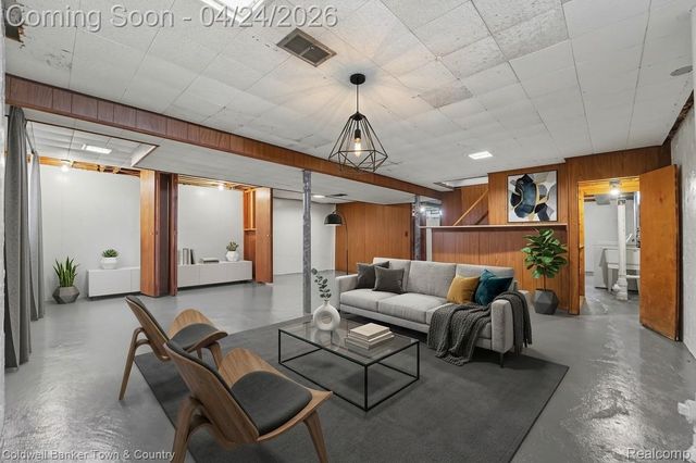 27691 Lexington Parkway, Southfield, MI 48076