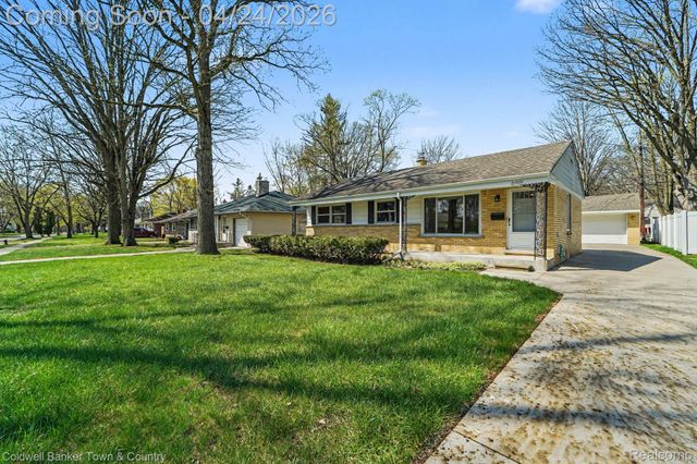 27691 Lexington Parkway, Southfield, MI 48076