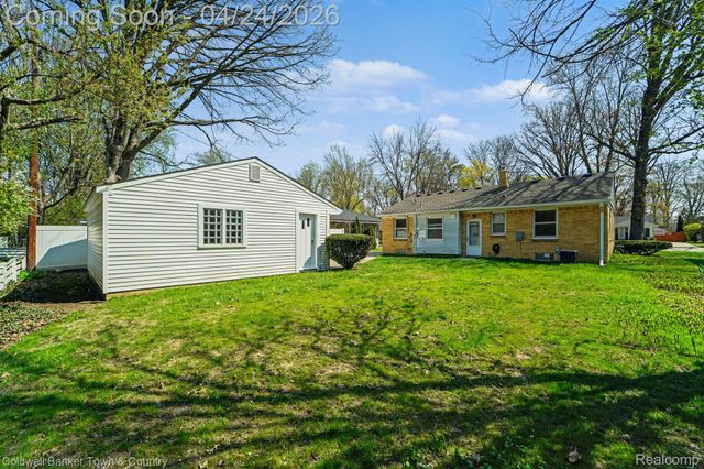 27691 Lexington Parkway, Southfield, MI 48076