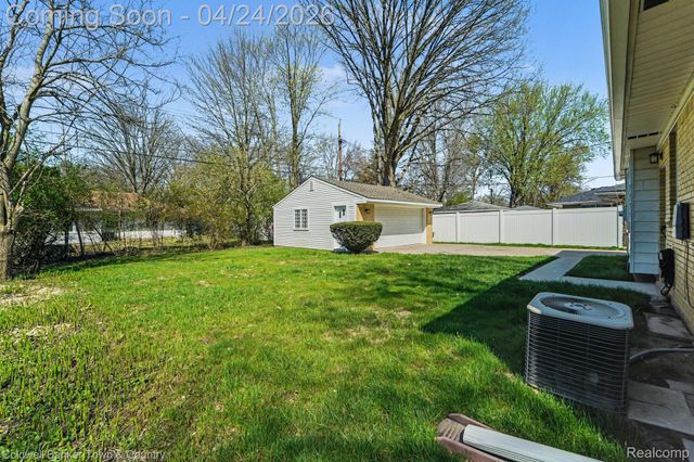 27691 Lexington Parkway, Southfield, MI 48076