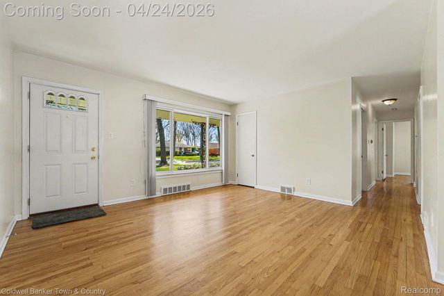 27691 Lexington Parkway, Southfield, MI 48076