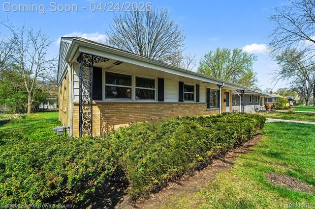 27691 Lexington Parkway, Southfield, MI 48076