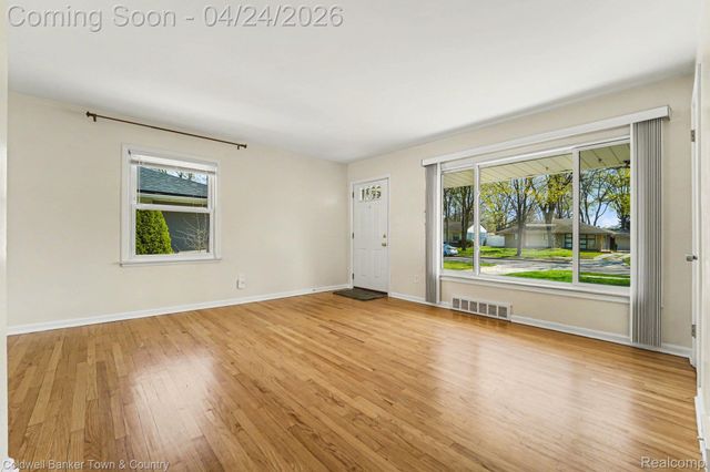 27691 Lexington Parkway, Southfield, MI 48076