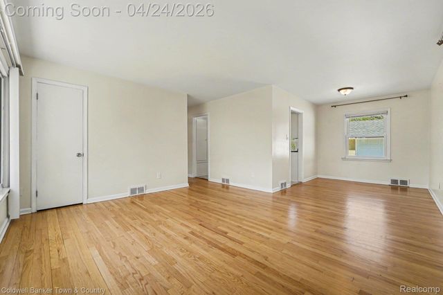 27691 Lexington Parkway, Southfield, MI 48076