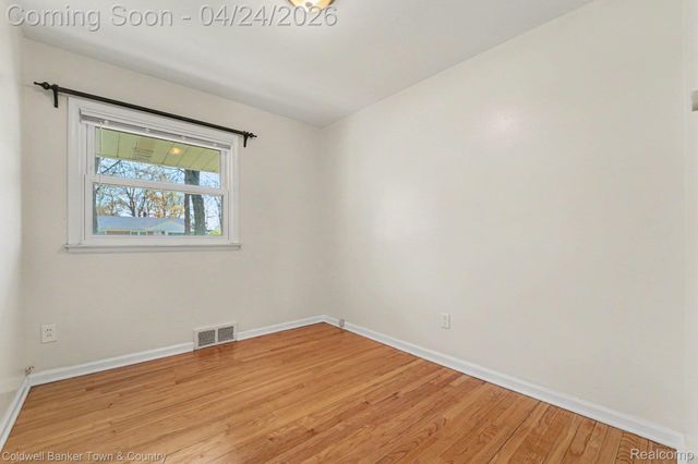 27691 Lexington Parkway, Southfield, MI 48076