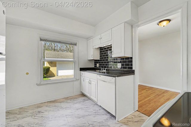 27691 Lexington Parkway, Southfield, MI 48076