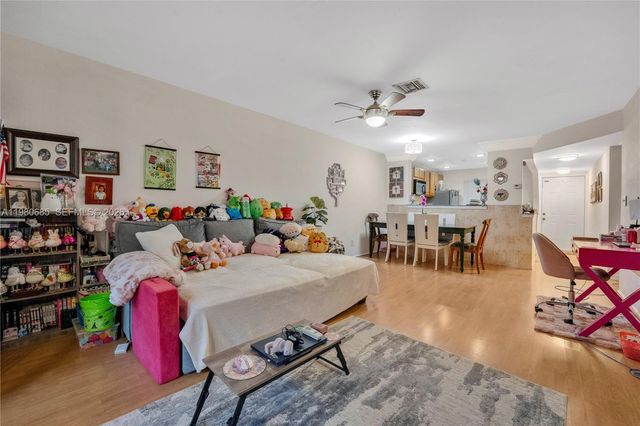3777 NW 78th Avenue 15G, Davie, FL 33024