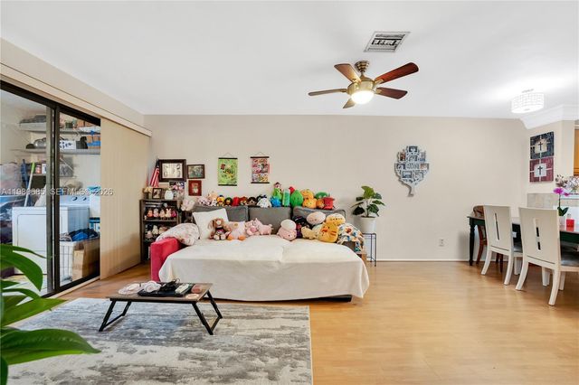 3777 NW 78th Avenue 15G, Davie, FL 33024