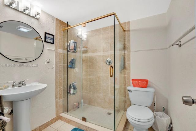 3777 NW 78th Avenue 15G, Davie, FL 33024