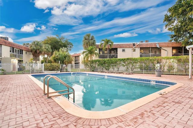 3777 NW 78th Avenue 15G, Davie, FL 33024