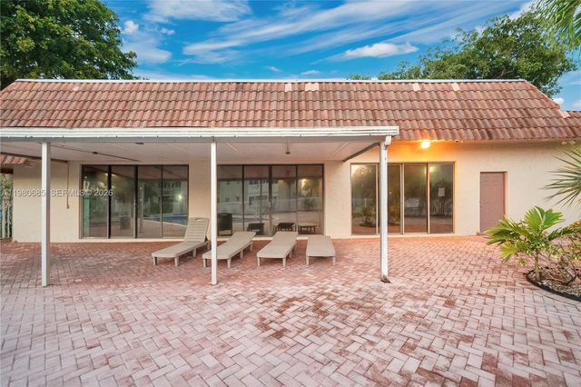3777 NW 78th Avenue 15G, Davie, FL 33024