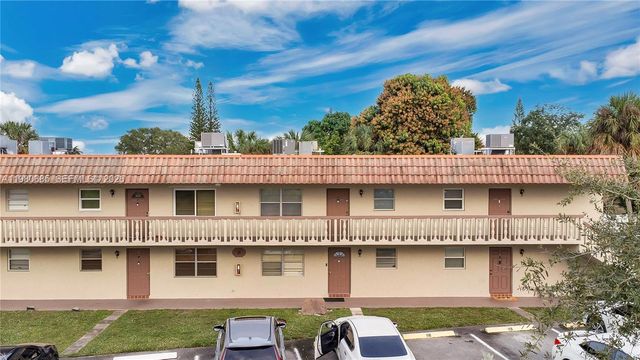 3777 NW 78th Avenue 15G, Davie, FL 33024