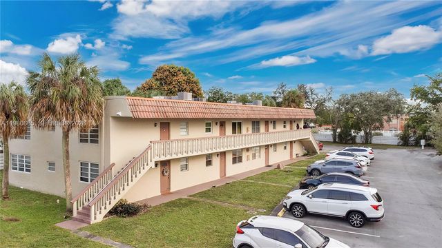 3777 NW 78th Avenue 15G, Davie, FL 33024
