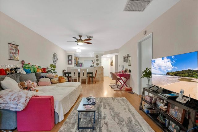 3777 NW 78th Avenue 15G, Davie, FL 33024
