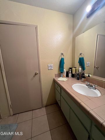 17350 Sweetaire Avenue, Lancaster, CA 93535