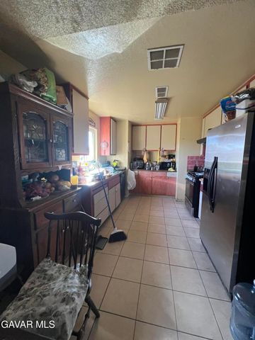 17350 Sweetaire Avenue, Lancaster, CA 93535