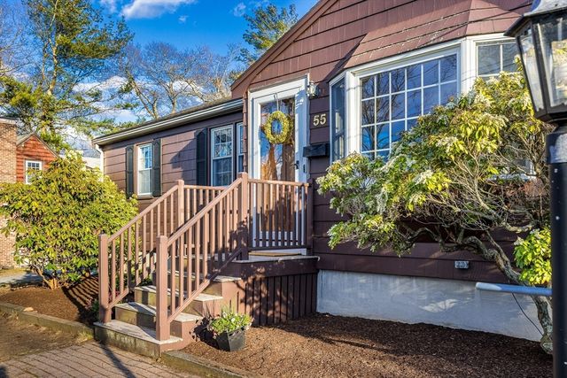 55 Lothrop Road, Reading, MA 01867