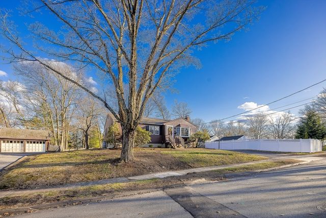 55 Lothrop Road, Reading, MA 01867