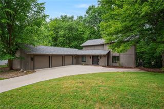 10934 Fawn Meadow Lane, Strongsville, OH 44149