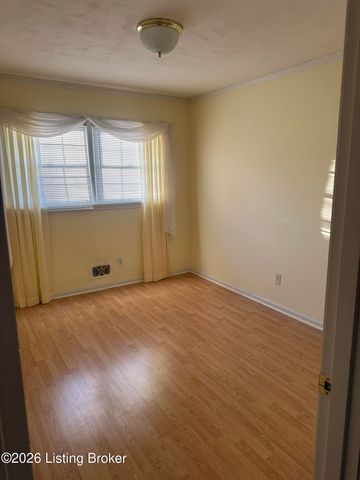 8111 Ardenia Ln, Louisville, KY 40228