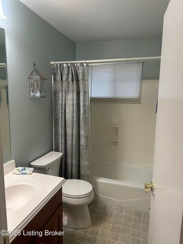 8111 Ardenia Ln, Louisville, KY 40228