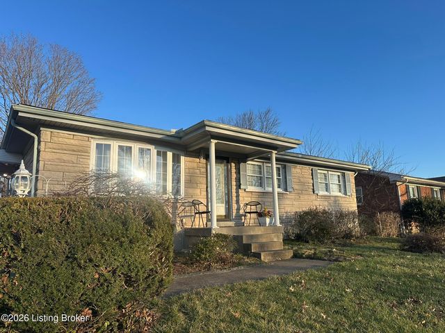 8111 Ardenia Ln, Louisville, KY 40228