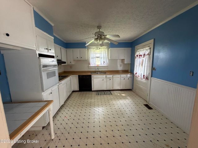 3400 S Camden Ln, Crestwood, KY 40014