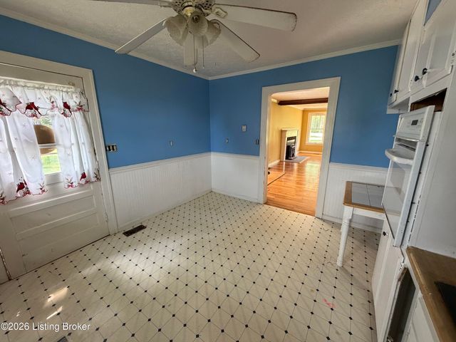 3400 S Camden Ln, Crestwood, KY 40014