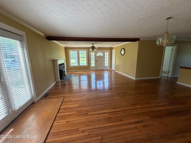 3400 S Camden Ln, Crestwood, KY 40014