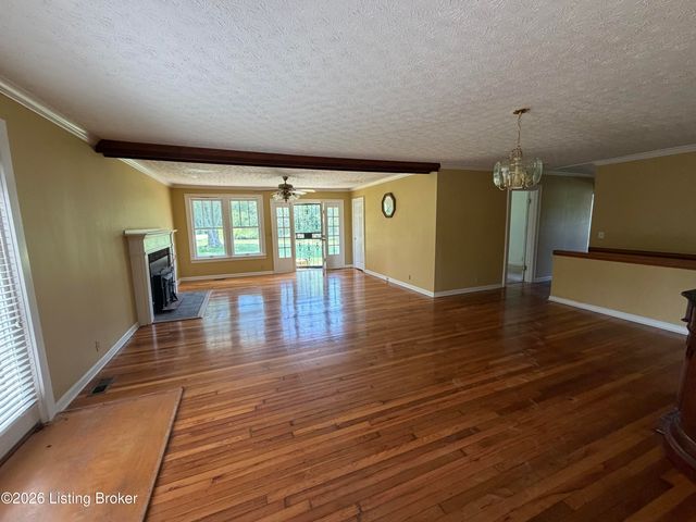 3400 S Camden Ln, Crestwood, KY 40014