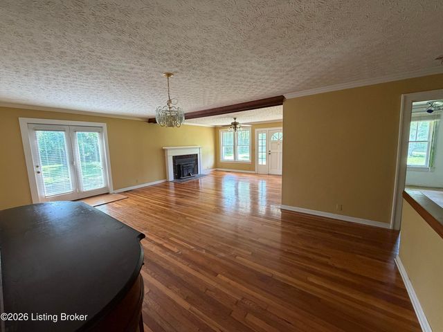 3400 S Camden Ln, Crestwood, KY 40014