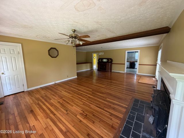 3400 S Camden Ln, Crestwood, KY 40014