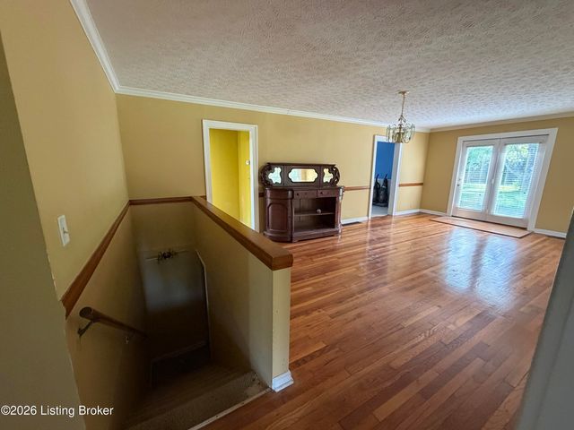 3400 S Camden Ln, Crestwood, KY 40014