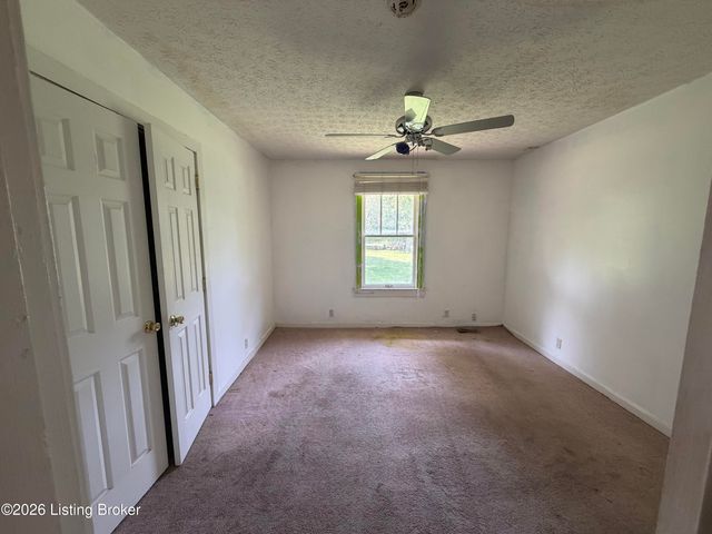 3400 S Camden Ln, Crestwood, KY 40014