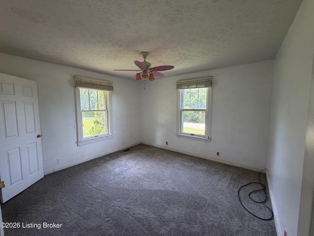 3400 S Camden Ln, Crestwood, KY 40014