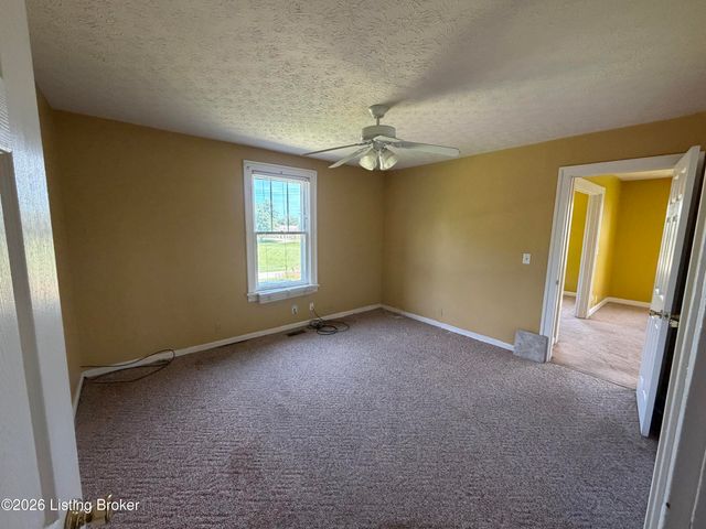 3400 S Camden Ln, Crestwood, KY 40014