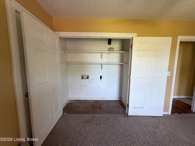 3400 S Camden Ln, Crestwood, KY 40014