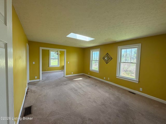 3400 S Camden Ln, Crestwood, KY 40014