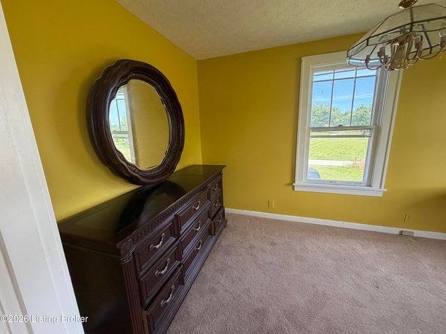 3400 S Camden Ln, Crestwood, KY 40014
