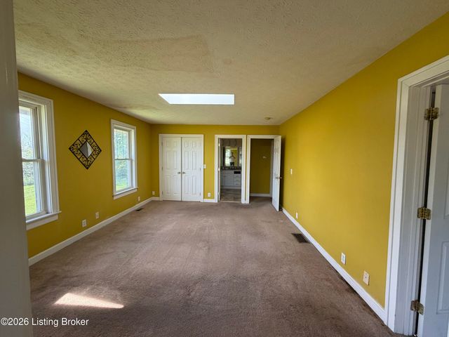 3400 S Camden Ln, Crestwood, KY 40014