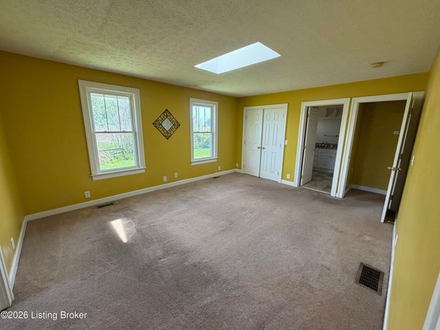3400 S Camden Ln, Crestwood, KY 40014